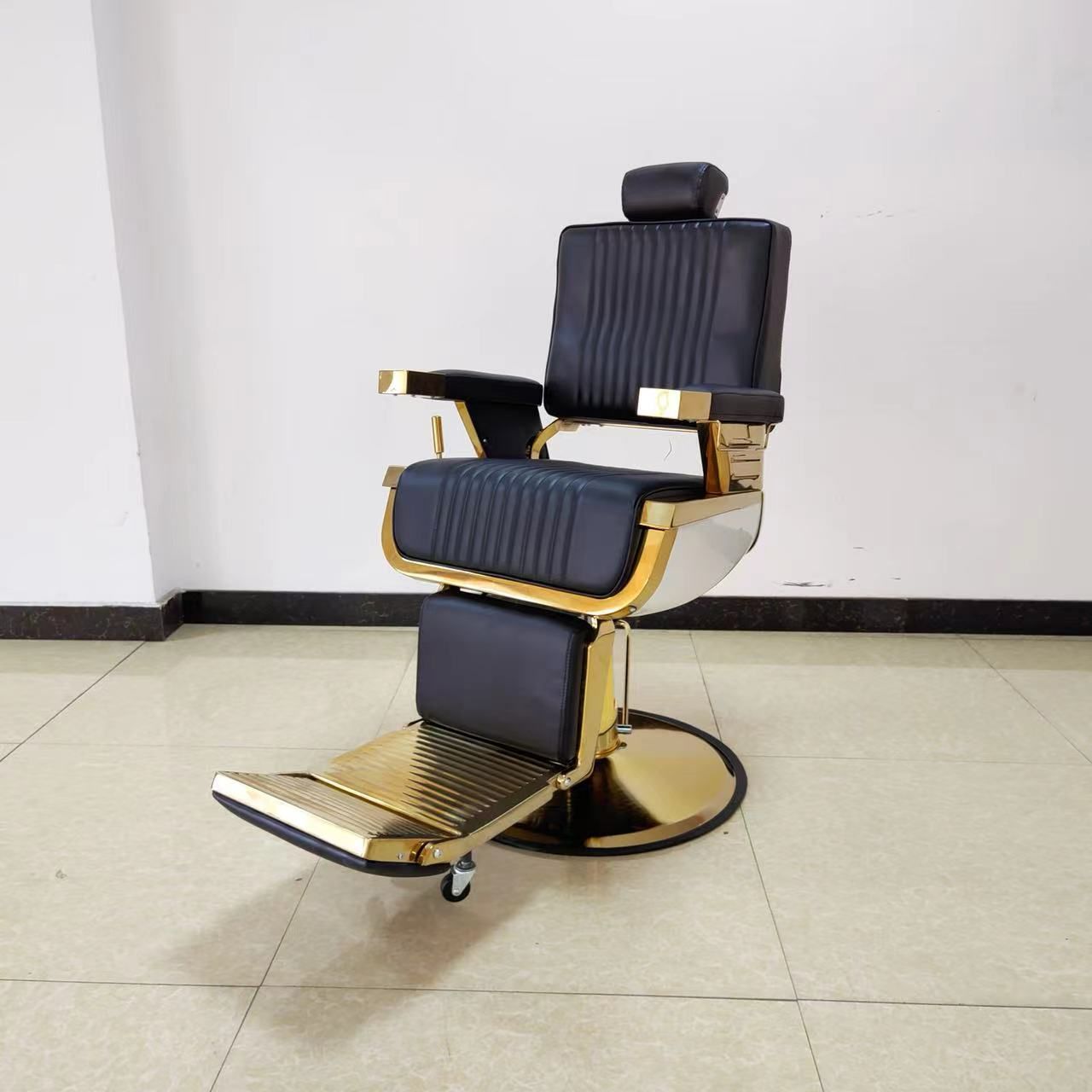 كرسي سوري مربع ذهبي